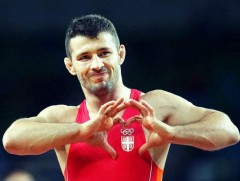 Сонгомол бөхийн олимпын аварга нутгийн дэвжээн дээрээ зодог тайлав