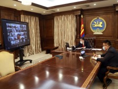 УИХ-ын дарга Г.Занданшатар зудын эрсдэл үүссэн Баянхонгор аймгийн сум, багийн удирдлагуудтай цахим..