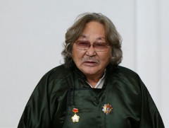 Дэлхийн хамгийн баян найрагч