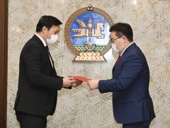 Эрүүл мэндийн сайд Т.Мөнхсайхан хуулийн төслүүд өргөн барилаа