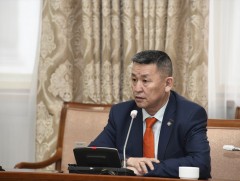 Үүрэг гүйцэтгэх явцдаа халдвар авсан албан хаагчид тэтгэмж олгох тухай хуулийн төслийг нэгтгэн ору..