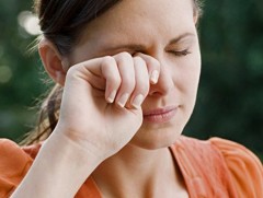 Бохир гараар ам, хамар, нүдэндээ хүрч болохгүй