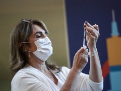 Израилд вакцин хийлгэсэн хүмүүсийн 0.01 хувь нь коронавирусний халдвар авчээ  