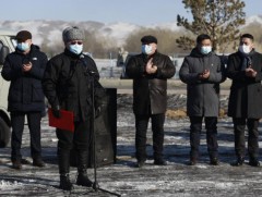 УИХ-ын дарга Г.Занданшатар Баянхонгор аймгийн ахмад настан, малчдад 400 тонн хүнс, тэжээлийн тусла..