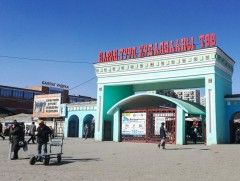 Ерөнхий сайд Л.Оюун-Эрдэнэ Нарантуул захад худалдаа эрхлэгчидтэй уулзаж байна