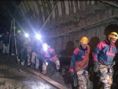 Энэтхэгийн хойд нутагт аврах ажиллагаа үргэлжилж байна