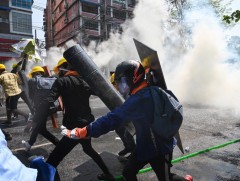 Мьянмарт эсэргүүцлийн жагсаалд оролцогчдоос мянга гаруй хүнийг баривчилжээ 