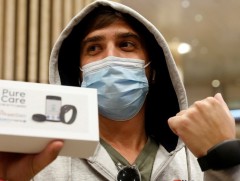 Израил улс коронавирусний халдвар тархахаас сэргийлж, тусгай бугуйвч хэрэглэж эхэллээ 