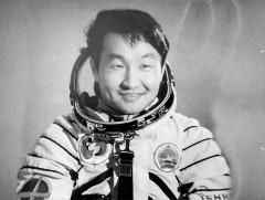 “Дэлхийн 101 дэх сансрын нисгэгч” таталбар