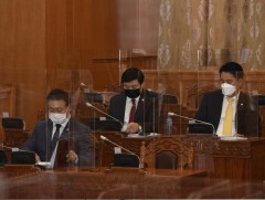 Төслүүдийг эцэслэн батлах бэлтгэл хангуулахаар Хууль зүйн байнгын хороонд шилжүүллээ