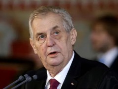 Чехийн Ерөнхийлөгч Милош Земаныг улс орноосоо урвасан гэж буруутгаж байна 