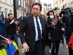 Британи дахь Мьянмарын ЭСЯ-ны ажилтнууд элчин сайдынхаа эрх мэдлийг булаан авчээ 