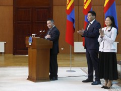 Монгол Улсын Ерөнхийлөгч Х.Баттулга төрийн дээд цол, одон, медаль гардууллаа