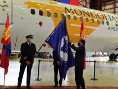 Ерөнхийлөгчийн зарлигаар “МИАТ” ТӨХК-ийг Хөдөлмөрийн гавьяаны улаан тугийн одонгоор шагналаа