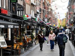 Нидерландад шөнийн цэнгээний газруудыг нээжээ