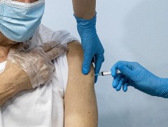 ОХУ зарим салбарынхандаа коронавирусний вакциныг албадан хийнэ 