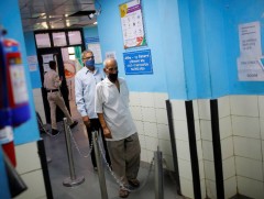 Энэтхэгт өдөрт 8.5 сая тун вакцин тарьжээ