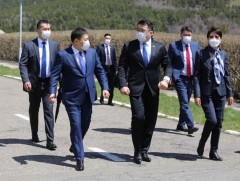 Л.Оюун-Эрдэнэ: 