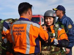 Б.Бямбасүрэн: Шүхрийн спортыг хөгжүүлж, эмэгтэй шүхэрчин бэлтгэхэд өөрийн хувь нэмрээ оруулахыг хү..