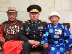 Л.Онцгойбаяр: Аавын минь “Миний долоон хүүгээс цэргийн жанжин төрнө дөө” гэсэн ерөөл биеллээ олсон