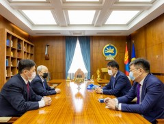 Ерөнхийлөгч У.Хүрэлсүхэд Үндсэн хуулийн цэцийн дарга Н.Чинбат бараалхлаа