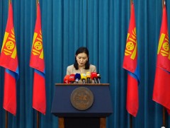 Засгийн газрын хуралдаанаас гаргасан шийдвэрийн талаар мэдээлэл хийж байна