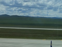 Улаанбаатар хот Хөшигтийн хөндийн онгоцны буудлыг холбосон 32 км тууш замын хөдөлгөөн нээгдлээ