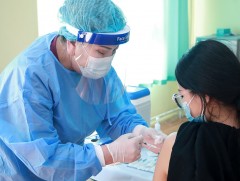 ЗГ: Хүн амын 64.8 хувь вакцины нэгдүгээр тунд, 56.6 хувь нь хоёрдугаар тундаа хамрагдаад байна