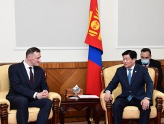 УИХ дахь Монгол-Беларусийн парламентын бүлгийн дарга Б.Энх-Амгалан Элчин сайд С.В.Чепурной-г хүлээ..