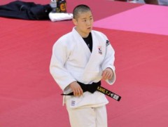 Солонгосын жүдоч жиндээ орохын тулд үсээ хусуулжээ