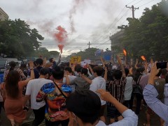 Мьянмарын иргэд цэргийн дэглэмийг эсэргүүцэж байгаагаа дахин илэрхийлжээ 