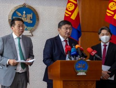 Ерөнхийлөгч У.Хүрэлсүх шилдэг оюутан, сурагчдад нэрэмжит тэтгэлэг олгох, урамшуулж байх тухай зарл..