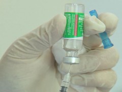 Эмч, цагдаа, онцгойгийн алба хаагчдад сайн дурын үндсэн дээр гурав дахь тунг хийж байна