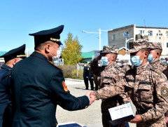 Мэргэжил олгох сургалтад хамрагдсан хугацаат цэргийн алба хаагчид болон иргэдэд “Мэргэжлийн үнэмлэ..