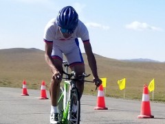 Д.Энх-Амгалан өсвөрийн ангилалдаа аваргалж, залуучуудын гараанаас медаль хүртлээ