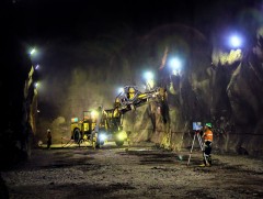 Оюутолгойн далд уурхайн бүтээн байгуулалтын ажлын зардал хэтэрсэн талаар...