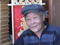 Тэтгэвэртээ гарснаасаа хойш сийлбэр сурч, өөртөө ажлын байр бий болгожээ