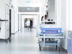 Эмнэлгүүд гүйцэтгэлээр санхүүжсэнээр өрсөлдөөн бий болж байна