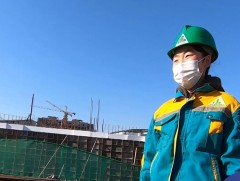 Л.Дуламжав өөрийн эзэмшсэн мэргэжлээ ахиулж, цалингаа хуримтлуулан их сургуульд суралцаж байна