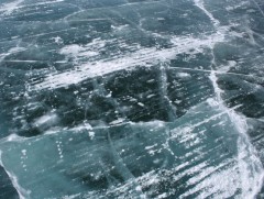 Голын мөс цөмөрч хоёр иргэн нас баржээ