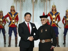 Ардын жүжигчин П.Цэрэндагва, Н.Сувд нарт Хөдөлмөрийн баатар цол хүртээлээ