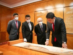 Соёлын өв, эд зүйлсийн хуулбарыг хүлээлгэн өгөв