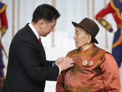 Эрхэлсэн салбартаа амжилт гаргасан иргэдэд төрийн дээд цол, одон, медаль гардуулав