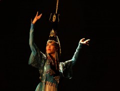 “Монголын их хатад” бүжгэн туульс шинэ дүр төрхтэйгээр тайзнаа “амилна”