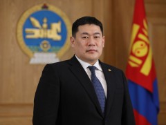 Ерөнхий сайд Л.Оюун-Эрдэнэ Улсын драмын эрдмийн театрын 90 жилийн ойд мэндчилгээ дэвшүүлэв