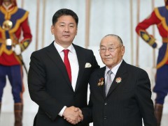 Ардын багш, академич, профессор Ч.Авдайд Хөдөлмөрийн баатар цол хүртээлээ