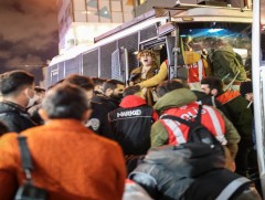 Инфляцийн дарамтад орсон Туркийн иргэд эсэргүүцлийн жагсаал хийжээ 