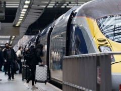 Франц Их Британиас ирэх зорчигчдод хязгаарлалт тавина