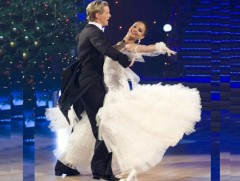 Вальсын аянд бүжиглэе хонгор минь 