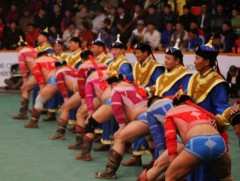 Нийтийн Монгол шандастан болон өсвөрийн бөхийн барилдаан болно